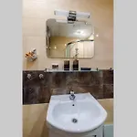 New & Comfortable In Center Apartment