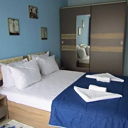 New & Comfortable In Center Apartment