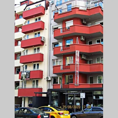 New & Comfortable In Center Apartment *