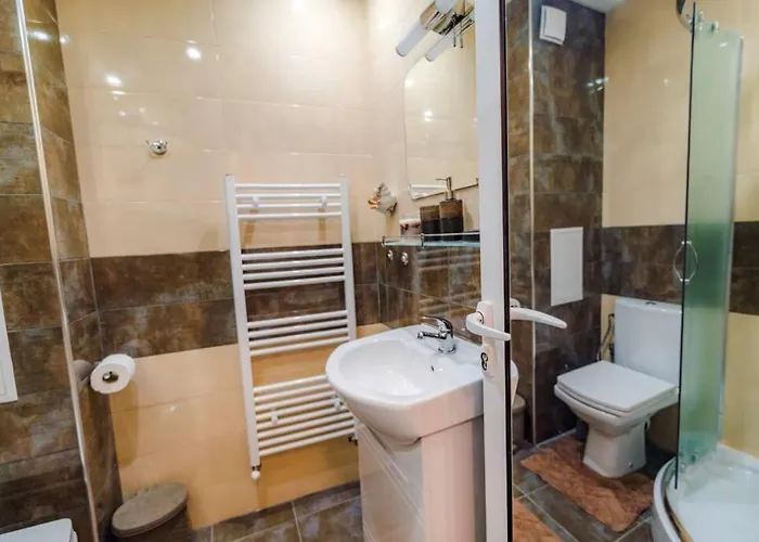 New & Comfortable In Center Daire