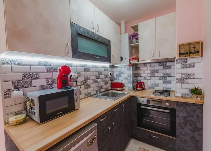 New & Comfortable In Center Daire