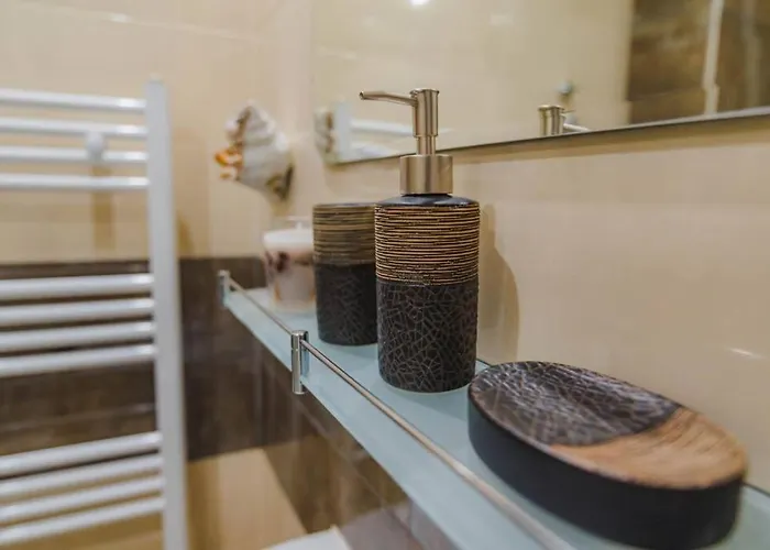 New & Comfortable In Center