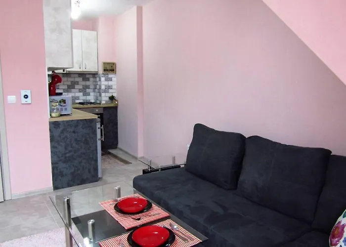 New & Comfortable In Center Daire