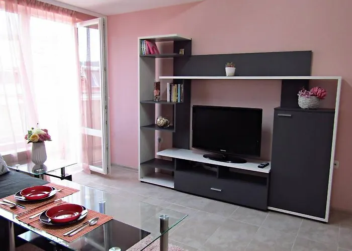 New & Comfortable In Center