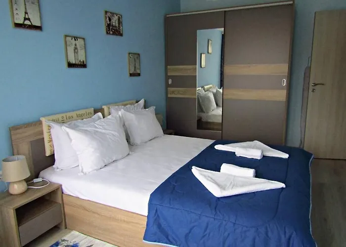 New & Comfortable In Center Daire